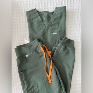 FIGS Scrub Set- Moss